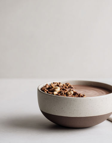 granola yogurt bowl